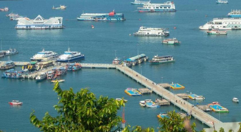 OYO 75327 Diyana Residence Pattaya Bagian luar foto